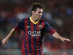 Messi suffers injury scare