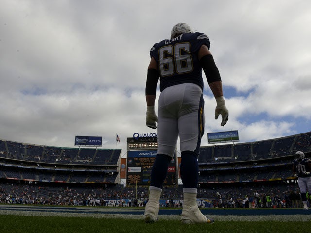 Jeromey Clary of the San Diego Charger warms up before the game against the Cincinnati Bengals on December 2, 2012