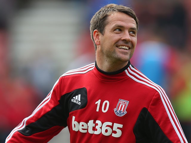  Michael Owen of Stoke City warms up for the Barclays Premier League match between Southampton and Stoke City at St Mary's Stadium on May 19, 2013