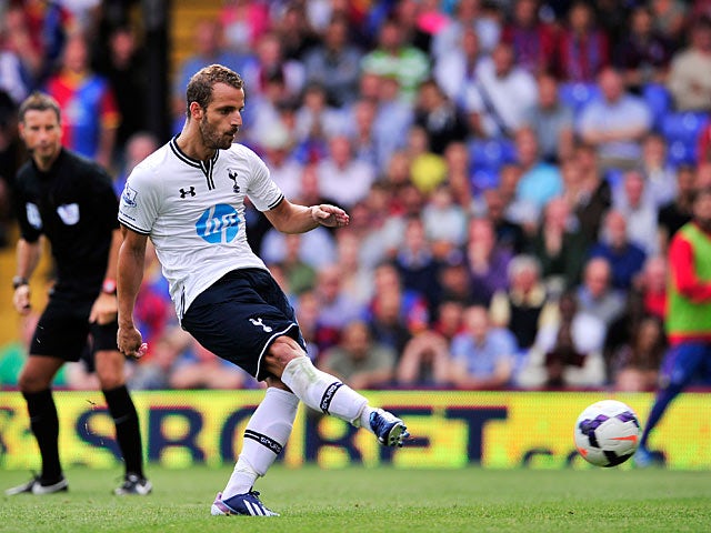 Spurs' Roberto Soldado scores from the penalty spot against Crystal Palace on August 18, 2013