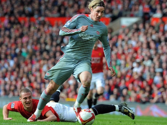 Fernando Torres beats Nemanja Vidic on his way to scoring for Liverpool.