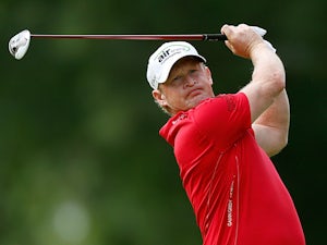 Seven players lead in Portugal