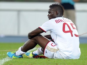 Mancini: 'Balotelli must withstand rage'