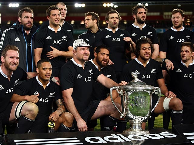 New Zealand players celebrates after beating Australia to retain the Bledisloe Cup on August 24, 2013