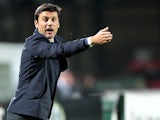 Fiorentina head coach Vincenzo Montella shouts instructions to his players during the Serie A match between AC Siena and ACF Fiorentina at Stadio Artemio Franchi on May 8, 2013