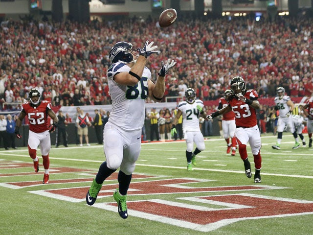 Zach Miller #86 of the Seattle Seahawks catches a fourth quarter touchdown reception against the Atlanta Falcons during the NFC Divisional Playoff Game at Georgia Dome on January 13, 2013