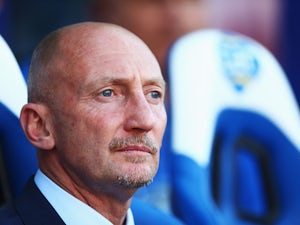 Holloway sorry after scolding QPR fans