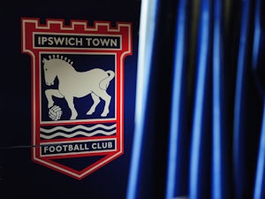 Crowe signs Ipswich deal