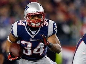 Shane Vereen #34 of the New England Patriots runs the ball against the Baltimore Ravens during the 2013 AFC Championship game at Gillette Stadium on January 20, 2013