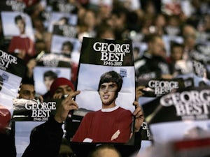 Manchester United fans pay tribute to the late George Best before a match with West Bromwich Albion in 2005.