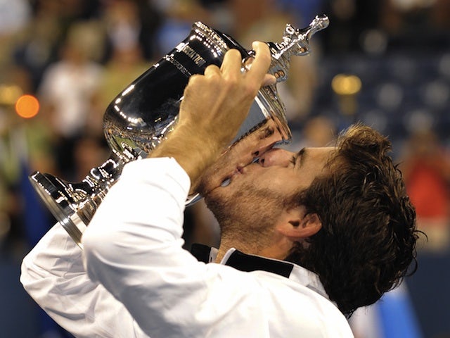 Juan Martin Del Potro kisses the trophy after winning the US Open on September 15, 2009