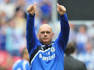 Wilkins urges Chelsea to keep Mourinho