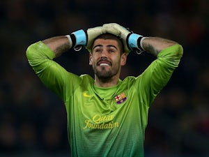 Victor Valdes reacts to Barcelona missing a chance against Paris Saint-Germain in the Champions League.