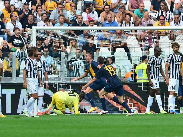 Hellas Verona's Fabrizio Cacciatore celebrates after scoring the opening goal against Juventus during their Serie A match on September 22, 2013