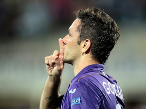 Fiorentina race to lead over Roma