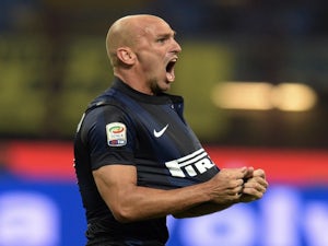Report: 'Leicester close in on Cambiasso'