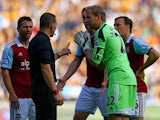 Jussi Jääskeläinen of West Ham disputes the penalty decision with referee Kevin Friend during the Barclays Premier League match between Hull City and West Ham United at KC Stadium on September 28, 2013