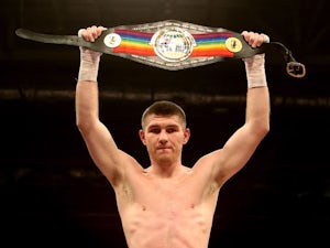 Smith brothers to defend British titles on same show