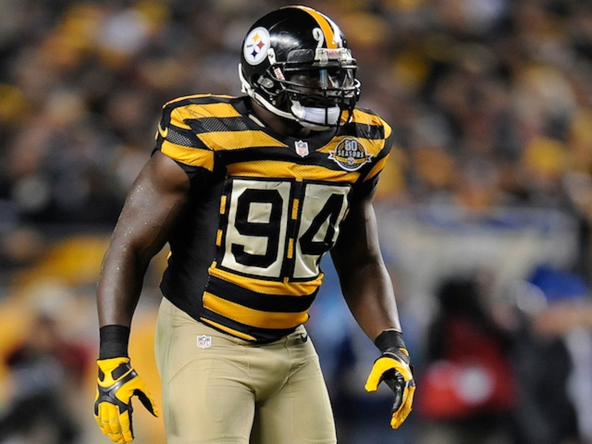 Pittsburgh Steelers linebacker Lawrence Timmons plays against the