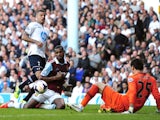 West Ham United's Portuguese striker Ricardo Vaz Te scores his team's second goal during the English Premier League football match between Tottenham Hotspur and West Ham United at White Hart Lane in London on October 6, 2013