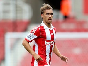 Hughes stands by Muniesa inclusion