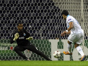 Zenit edge past 10-man Porto