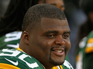 Packers 're-sign Raji, Guion'