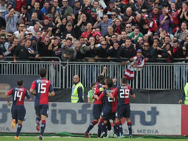 Cagliari's Daniele Conti celebrates with team mates and fans after scoring his second goal against Torino on November 10, 2013