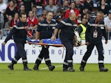 Nice's Columbian goalkeeper David Ospina is carried to leave the pitch after being injured during the French L1 football match against Bordeaux on November 3, 2013