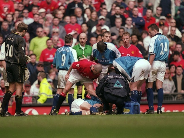 Roy Keane of Manchester United shouts at Alf Inge Haaland of Manchester City following his red card during the FA Carling Premiership match on April 21, 2001