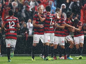 Wanderers edge out Victory to go top