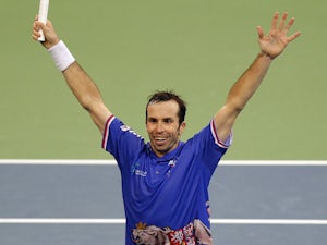 Stepanek fights back to beat Groth