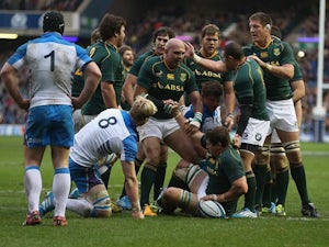 South Africa ease past France