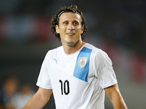 Team News: Forlan, Cavani start for Uruguay