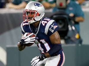 Patriots sign Green to active roster