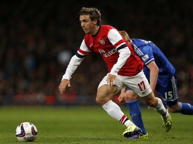 Arsenal's Spanish defender Nacho Monreal controls the ball as Chelsea's Belgian striker Kevin De Bruyne chases during the English League Cup fourth round football match on October 29, 2013
