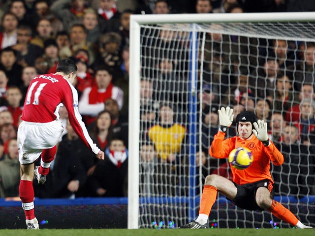 Arsenal's Dutch player Robin van Persie shoots past Chelsea's Czech goalkeeper Petr Cech to score during the Premiership match at Stamford Bridge in London on November 30, 2008