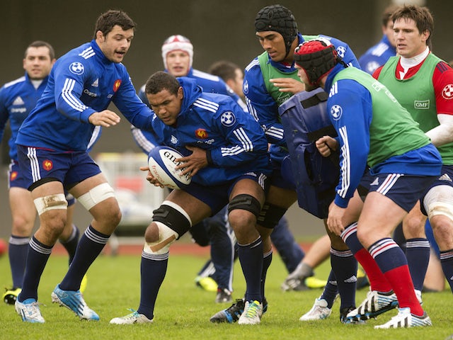 France's rugby union national team flanker and captain Thierry Dusautoir practices with teammates during a training session on November 26, 2013