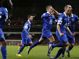 Everton players celebrate after Everton's Spanish striker Gerard Deulofeu scored an equaliser during the English Premier League football match between Arsenal and Everton at The Emirates Stadium in north London on December 8, 2013