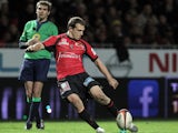 Oyonnax's Argentine fly-half Benjamin Urdapilleta takes a penalty kick during the French Top 14 rugby union match between Oyonnax and Perpignan at the Charles-Mathon Stadium in Oyonnax on November 2, 2013