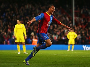 Pulis: 'Chamakh fit to face Cardiff'