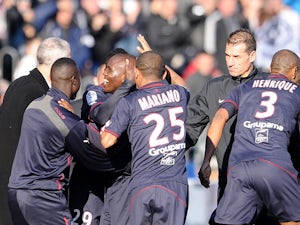 Ten-man Bordeaux hold off Lille