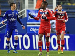 Lyon come from behind to beat 10-man Bastia
