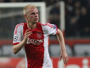 Davy Klaassen brace gives Ajax lead