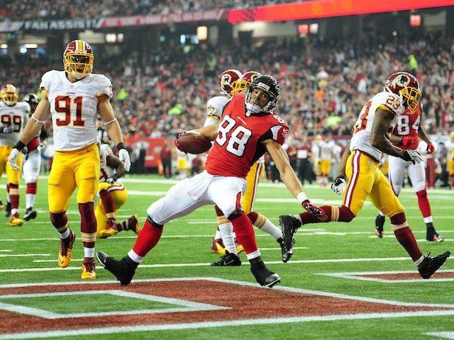 Tony Gonzalez of the Atlanta Falcons runs with a catch for a 1st quarter touchdown against the Washington Redskins at the Georgia Dome on December 15, 2013