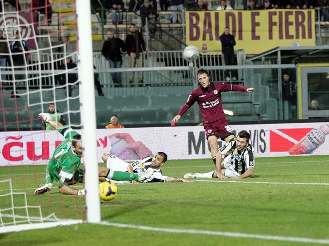 Luca Siligardi of AS Livorno Calcio scores a goal during the Serie A match between AS Livorno Calcio and Udinese Calcio at Stadio Armando Picchi on December 22, 2013