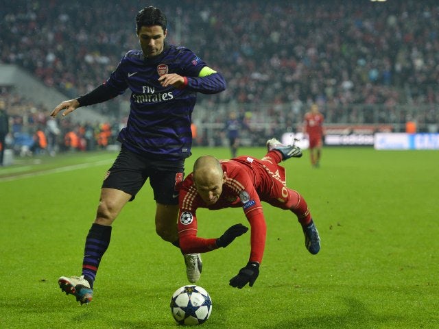 Mikel Arteta and Arjen Robben battle for possession in the Allianz Arena on March 15, 2013.