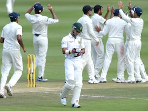 India hit back in final session