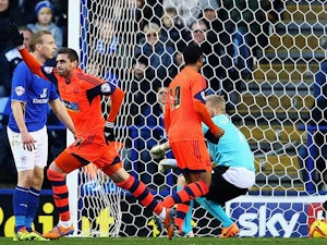 Leicester win eight-goal thriller
