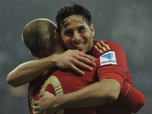 Pizarro signs Bayern extension